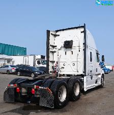 2022 Freightliner Cascadia - 961K Kilometers Driven - Photo 5