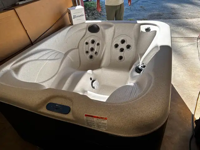 Brand new Hot tub for sale