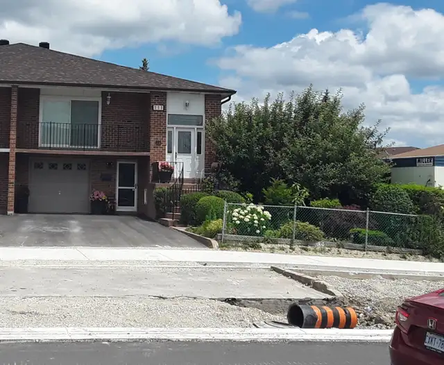 1 Bedroom basement Apartment North York utilities, parking Inclu