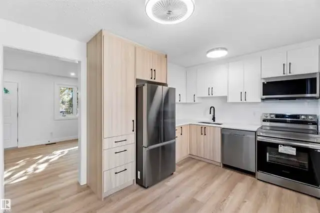 FULLY RENOVATED 3 bed / 2 bath townhouse - 160 Habitat CR NW