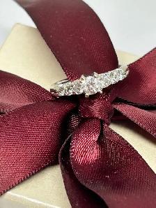 14k  7-stone diamond engagement ring - Photo 7