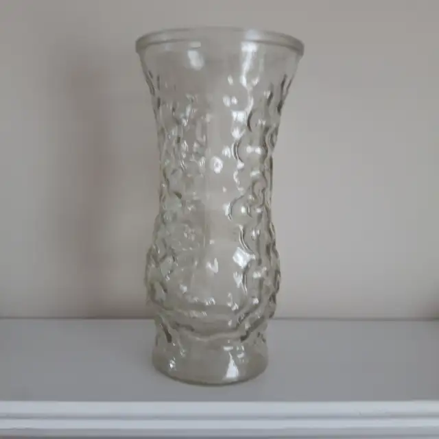 BEAU VASE NEUF 'HOOSIER GLASS' ÉPAIS DE CUISINE 9'HAUT: $10.00