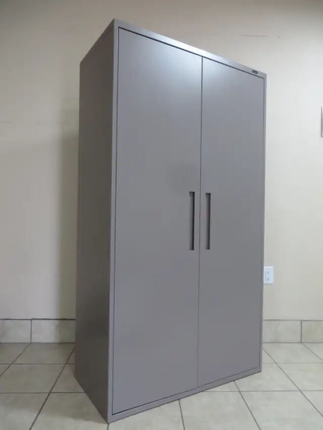 Metal Storage Cabinet, Lock and Key