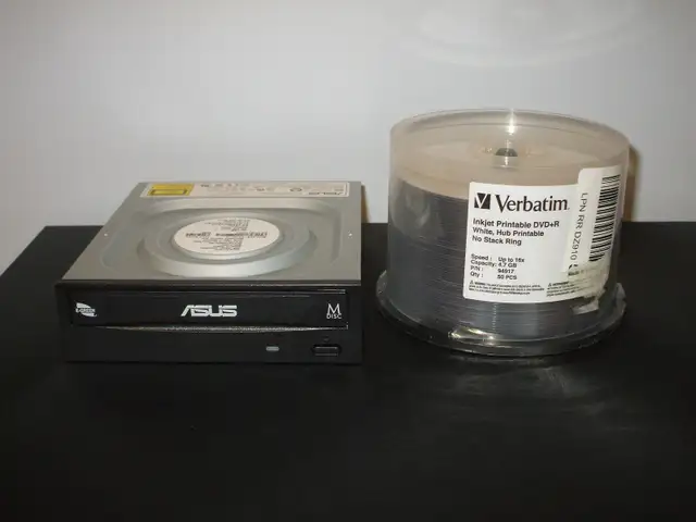 GRAVEUR DVD ASUS (Neuf) ET DVD R VERBATIM IMPRIMABLE