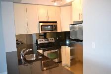 For Sale By Owner: 1 Den Solarium at 9235 Jane St, Maple - Photo 2