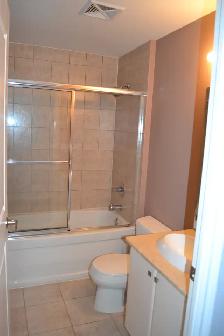 For Sale By Owner: 1 Den Solarium at 9235 Jane St, Maple - Photo 10