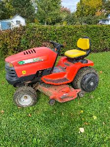 Tracteur à gazon John Deer 2004