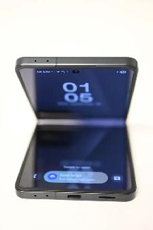 Samsung Z Flip 7 256gb like new condition