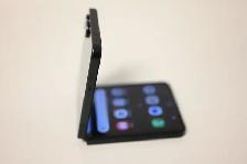 Samsung Z Flip 7 256gb like new condition - Photo 2