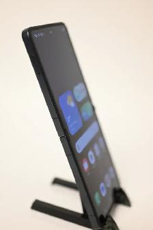 Samsung Z Flip 7 256gb like new condition - Photo 8