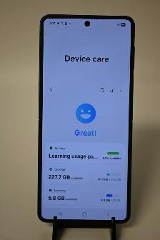 Samsung Z Flip 7 256gb like new condition - Photo 10