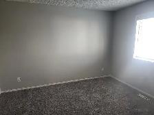 Large Room in Central 3BR Townhouse, All Utilities Included! - Photo 3