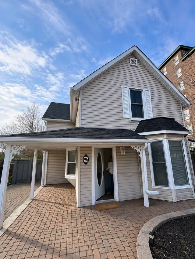 Two BR one bath main level Aurora Main level for rent