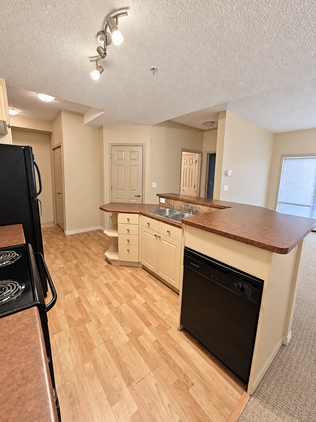 1 bedroom in terwilliger towne with U/G parking 1350
