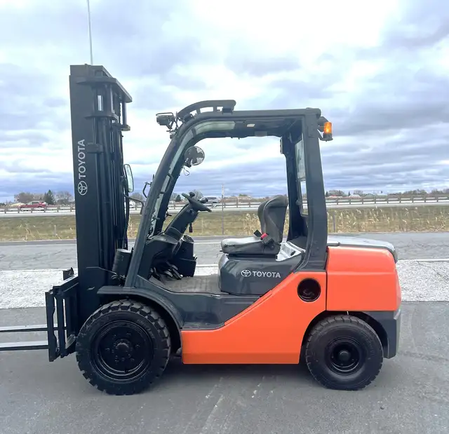 Warehouse forklift / chariot elevateur d'entrepôt - 514-863-5438