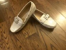 Brand New Women leather flat white shoes Size 9 - Photo 3