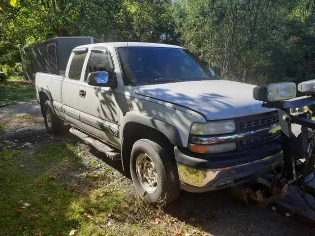 2000 Chev SIlverado 2500 with plow
