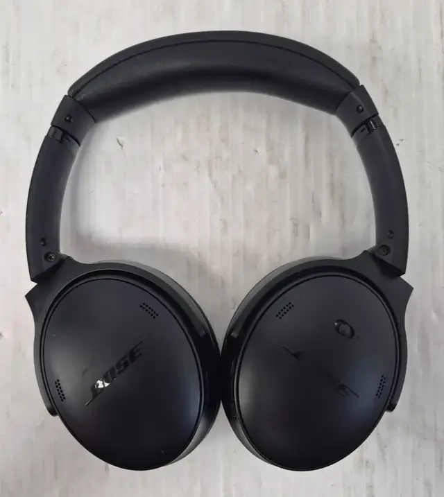 (N9745222) Bose 437310 QuietComfort Headphones