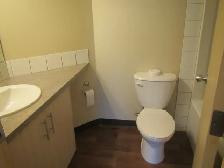 SPACIOUS CORNER APARTMENT - Photo 5