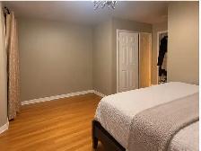 Furnished Room Female INTL students Main/Danforth - Photo 3