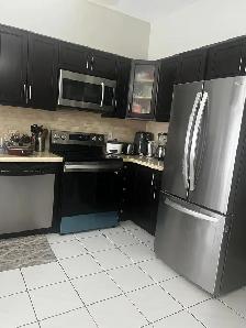 Furnished Room Female INTL students Main/Danforth - Photo 5