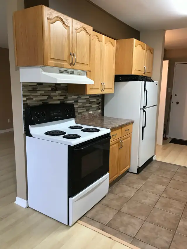 2 bedroom condo available Nov 1