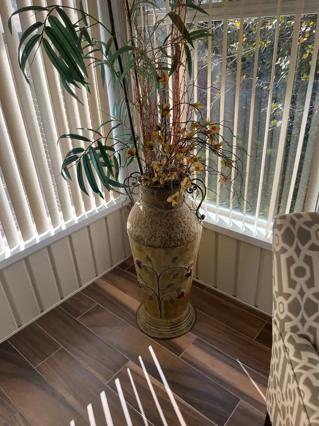 Decorative vase