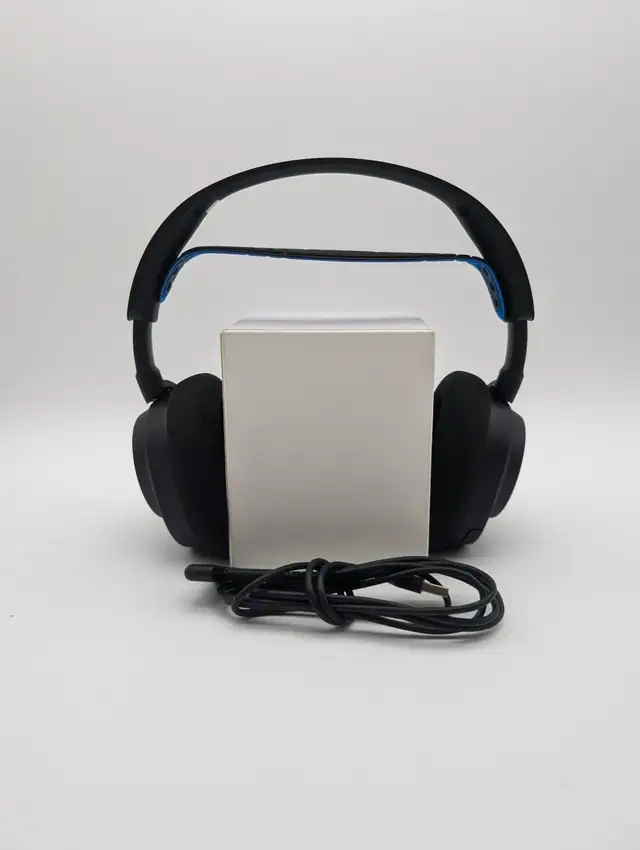 (B4633) Steel Nova Headphones with usb and dongle