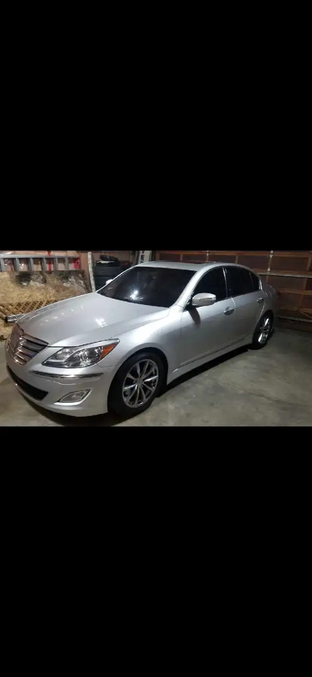 2012 Hyundai Genesis 4 door sedan