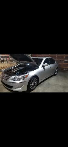 2012 Hyundai Genesis 4 door sedan - Photo 2