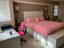 Large Furnished room with PRIVATE washroom with free parking - Photo 3