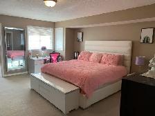 Large Furnished room with PRIVATE washroom with free parking - Photo 4