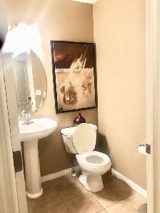 Large Furnished room with PRIVATE washroom with free parking - Photo 10