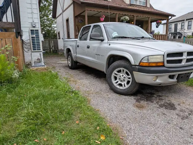 Selling a 2004 Dakota pick-up truck