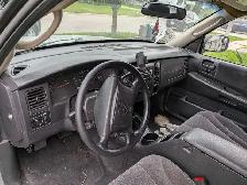 Selling a 2004 Dakota pick-up truck - Photo 6
