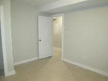 2 bedroom, 1 bath with 5 appliances - Photo 3