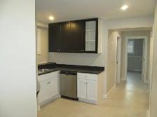 2 bedroom, 1 bath with 5 appliances - Photo 4