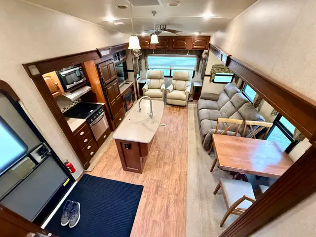 2015 32’ Forest River Rockwood Signature Fifth Wheel Trailer
