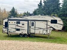 2015 32’ Forest River Rockwood Signature Fifth Wheel Trailer - Photo 2