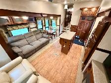 2015 32’ Forest River Rockwood Signature Fifth Wheel Trailer - Photo 5