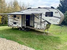 2015 32’ Forest River Rockwood Signature Fifth Wheel Trailer - Photo 9