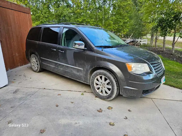 2010 Chrysler town and country