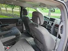 2010 Chrysler town and country - Photo 3