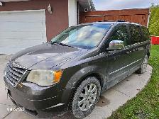 2010 Chrysler town and country - Photo 5