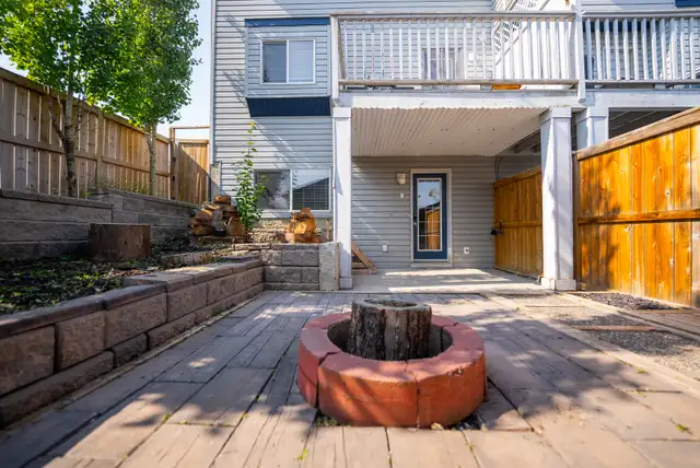 Bright 1-Bedroom Walkout Basement suite in Panaroma NW