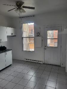 Beau grand 2 1/2,haut duplex,Verdun,Métro De l'Eglise, 875$/mois - Photo 3