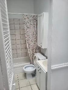 Beau grand 2 1/2,haut duplex,Verdun,Métro De l'Eglise, 875$/mois - Photo 5