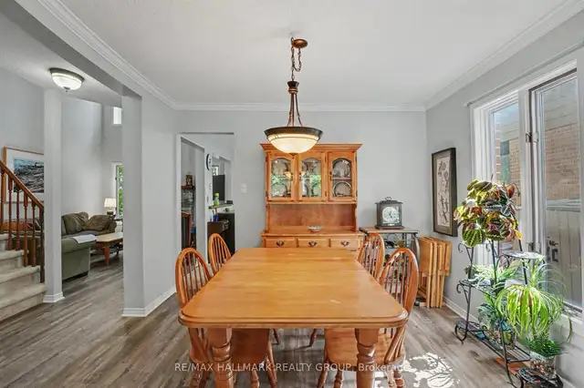 Matching China cabinet / Hutch and Dining table set