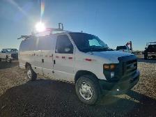 2011 Ford E-Series - Photo 2