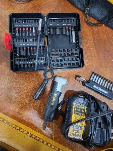 Dewalt cordless drill - Photo 2